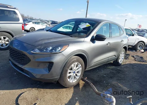 2022 Ford Escape S z USA, uszkodzony, nr VIN 1FMCU9F65NUA06373
